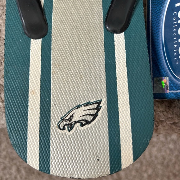 Forever Collectibles Philadelphia Eagles Flip Flops. Sandals. Football. NFL. - Picture 2 of 12